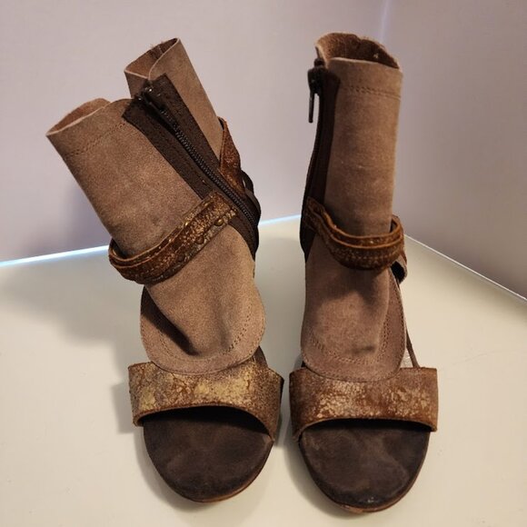 Diba Taupe Suede Wedge Bootie Size 8 - Picture 4 of 10